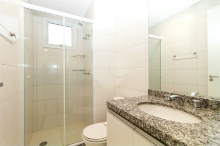 Apartamento com 02 dormitórios, sendo 1 suíte com 02 vagas de garagem