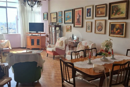 Apartamento à Venda na Aclimação