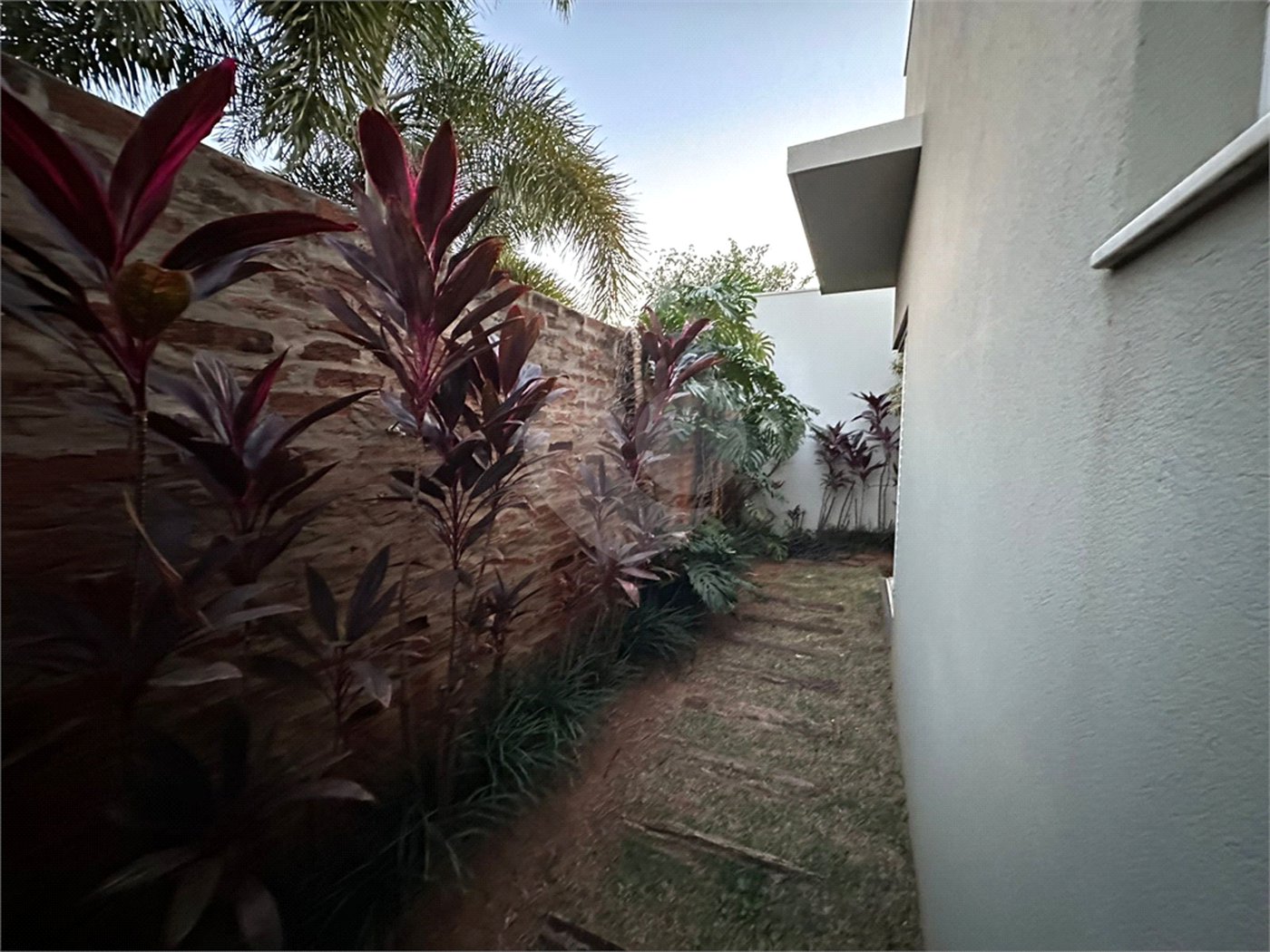 Casa a venda no condomínio Damha II