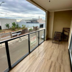 Sobrado a venda com 3 dormitorios sendo 1 suite com closet e varanda no bairro Arcoville
