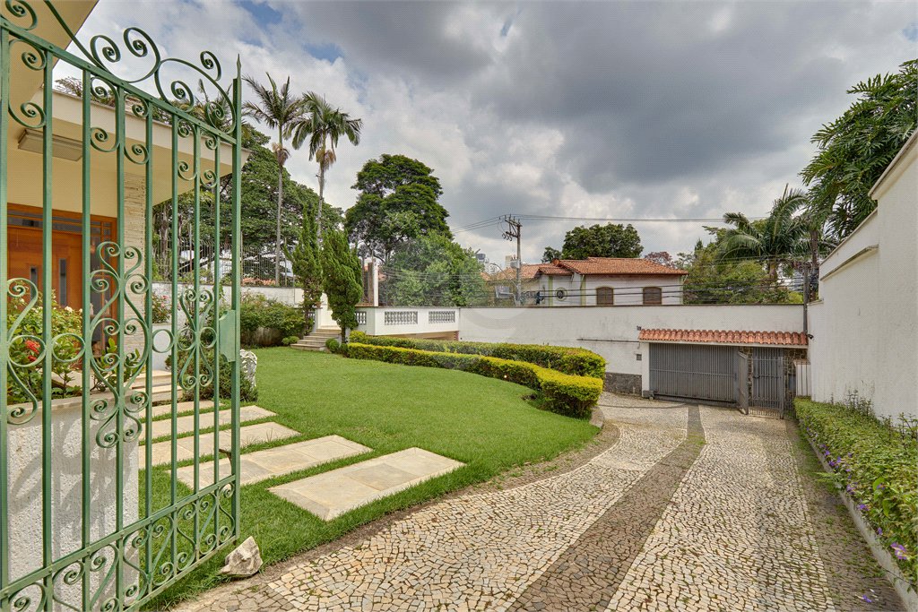 Casa Térrea à venda com 4 quartos, sendo 2 suítes, em Alto da Boa Vista, São Paulo, SP