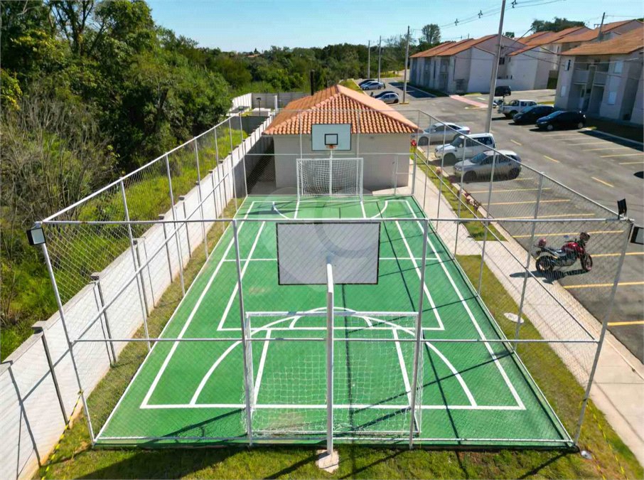 Indaiatuba - Sp - Vila Vic Florença - R$ 290.000,00 - Apartamento de 48m²,, no andar de cima, dois quartos, um banheiro, cozinha e sala, uma vaga de garagem. Condomínio fechado. Apartamento está do jeito que foi entregue . Area de lazer no condominio - Área do condomínio: Churrasqueira