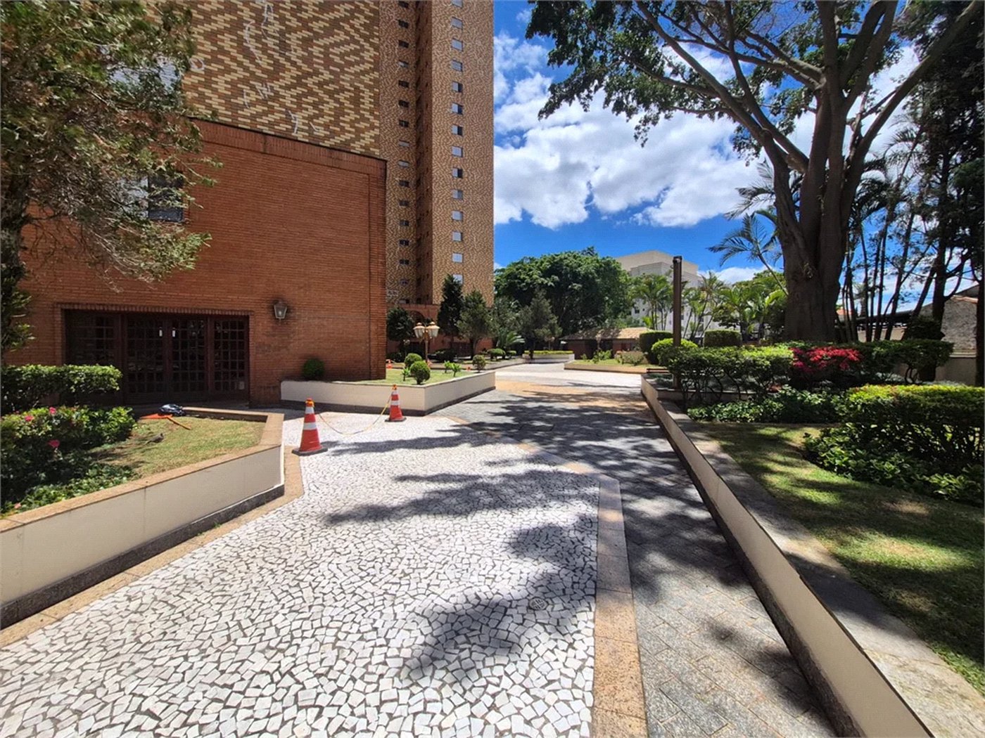 Apartamento à Venda no Condomínio Mansão do Butantã 105m² 3 quartos, suíte, 2 vagas cobertas, varanda