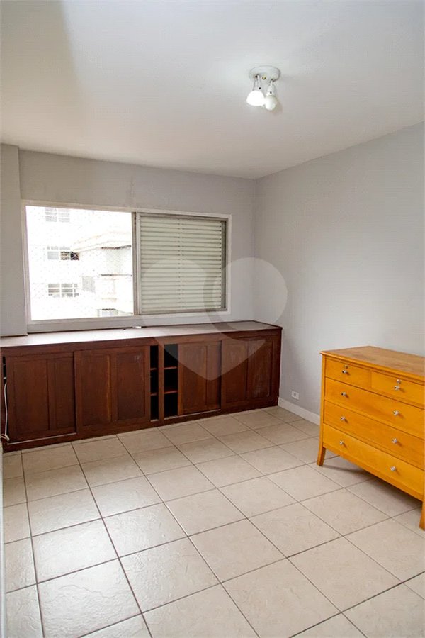 Apartamento 100M2 com 3 dormitórios sendo 1 suíte no melhor do Jardins