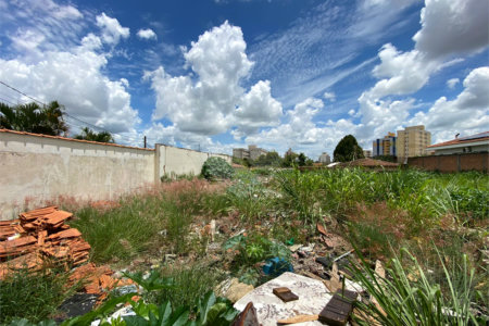 Terreno com 1.107,00 de área total.