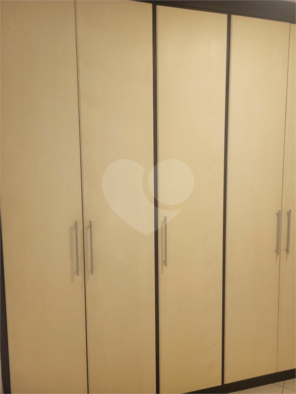 Indaiatuba - Venda - Apartamento no Condomínio Portal das Flores com 64 m², 3 dorms, sendo 2 com armários planejados, , WC social, cozinha planejada e totalmente integrada com a lavanderia, varanda, , 02 vagas de garagem. Excelente localização, a poucos metros do Shopping Polo, mercados, padaria,