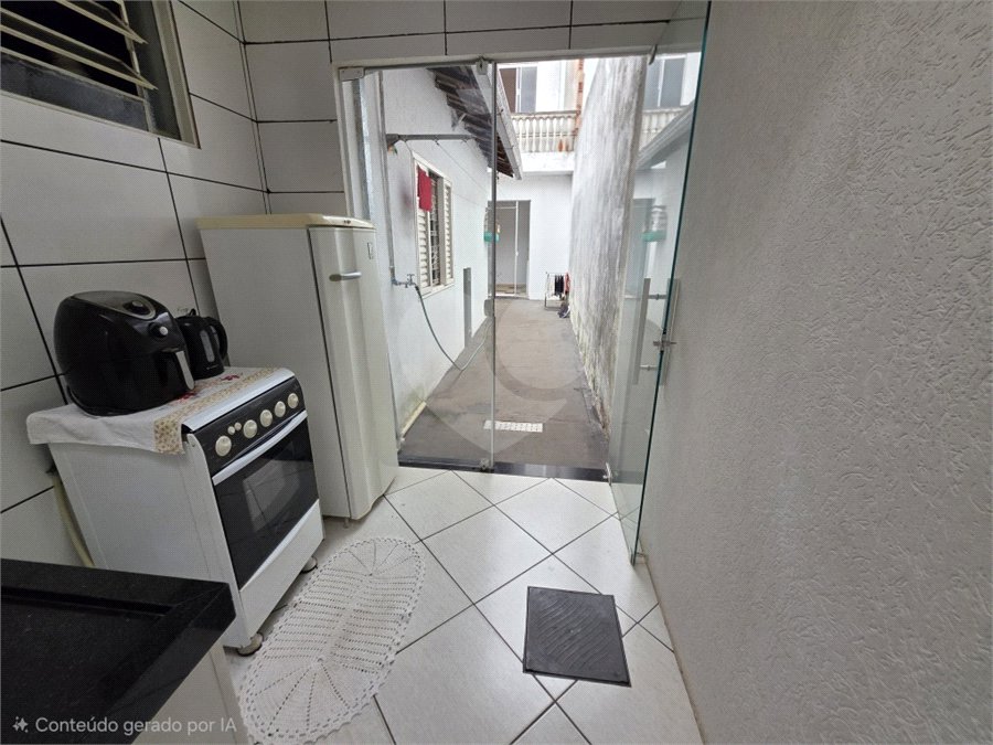Casa térrea à venda no Douradinho com 2 quartos e edícula com mais dois quartos e 2 banheiros.