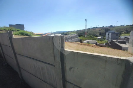 Terreno em Atibaia com 195 metros, pronto para construir, ao lado de supermercado e diversos comércios