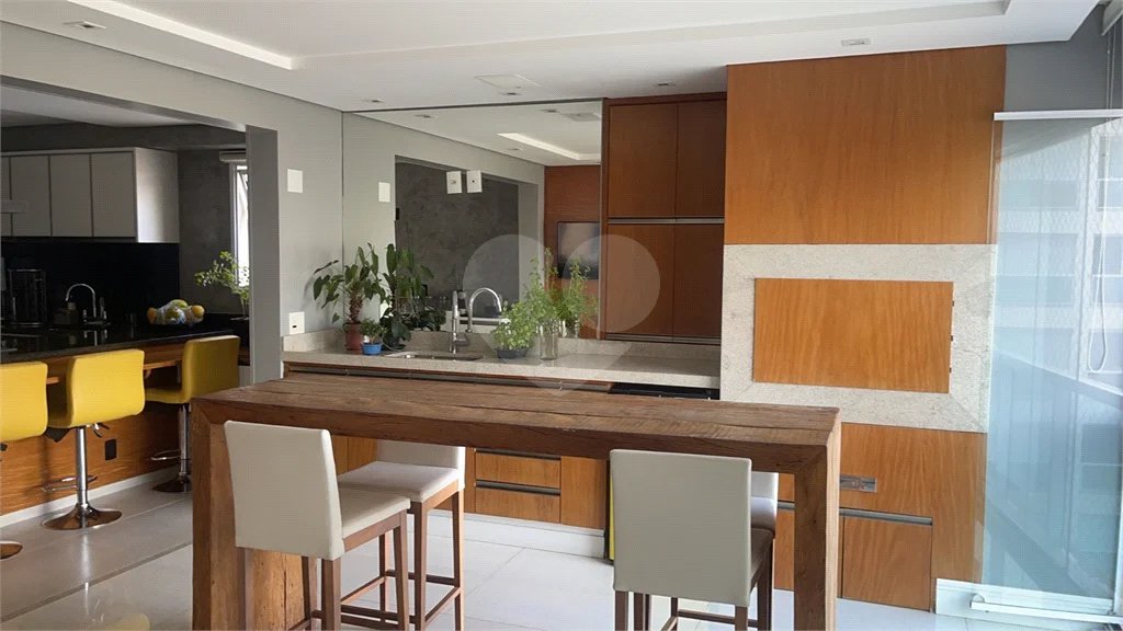 Apartamento na Mooca com 204 m² com vista maravilhosa, sendo 3 suítes e 4vagas.