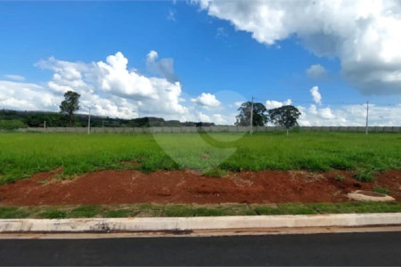 TERRENO À VENDA NO CONDOMÍNIO RECANDO DO SABIÁ.