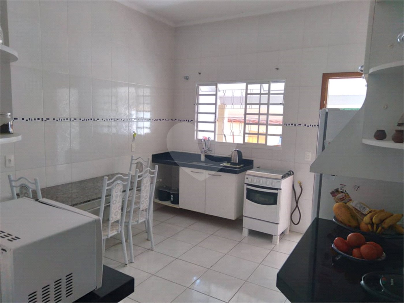 Sobrado espaçoso e bem localizado