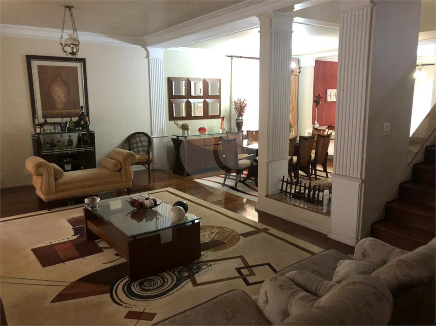 Sobrado com 363m² à venda no Alto da Moóca - 3 suítes e 6 vagas.