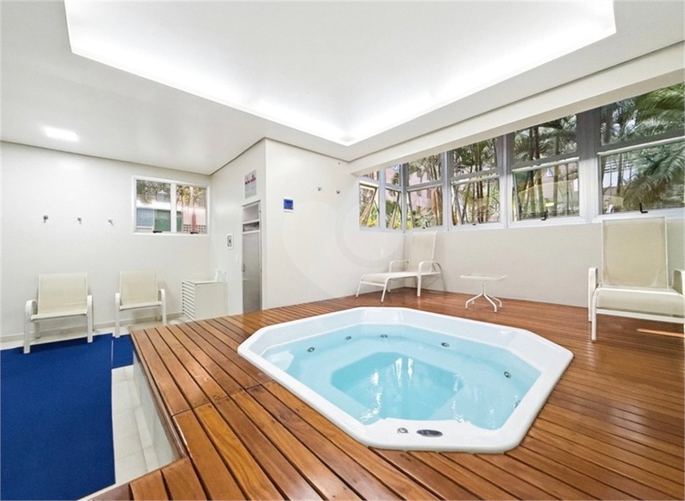 Apartamento para locação com 2 dormitórios, sendo 1 suíte com 02 vagas, totalmente climatizado nos 3 ambientes