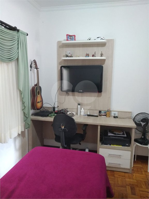 Casa Térrea com 3 dormitórios.