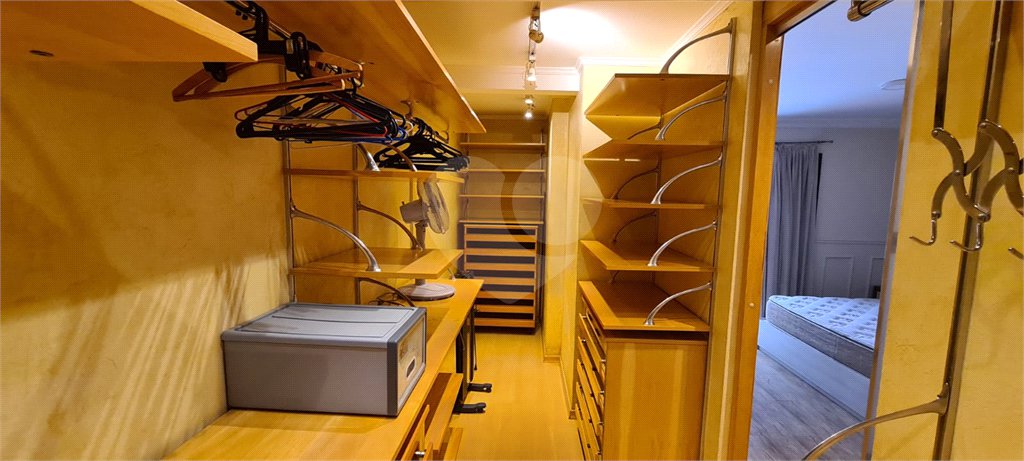 Apartamento para venda e locação de 130m² no Jardim Paulista com 2 suítes e 2 vagas.