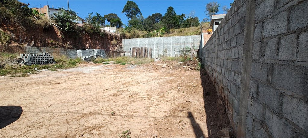 Terreno em Atibaia com 681 metros, pronto para construir, excelente localização, aceita financiamento