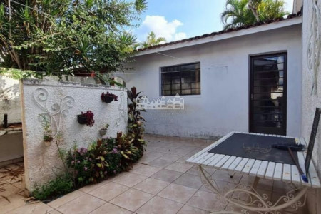 Casa à venda com 3 quartos, sendo 1 suíte, em Vila Santista, Atibaia, SP