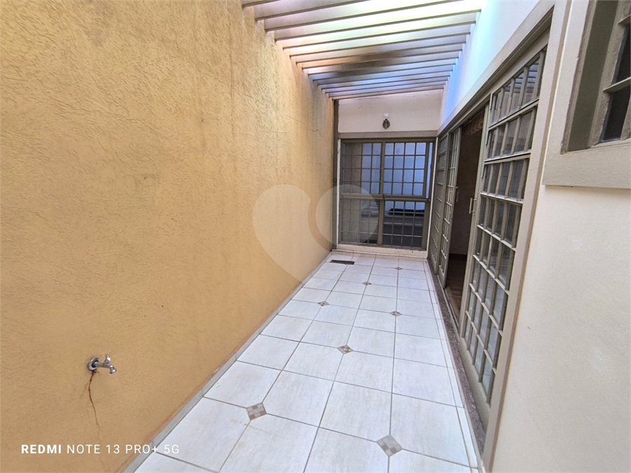 Casa á venda na Avenida Pau Brasil.