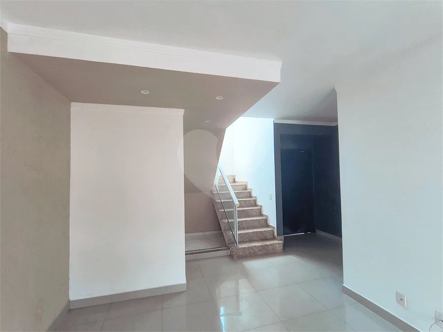 Casa com Suíte Master, Closet, Piscina e Espaço Gourmet Próxima ao Parque Ecológico- 03 quartos -com quintal