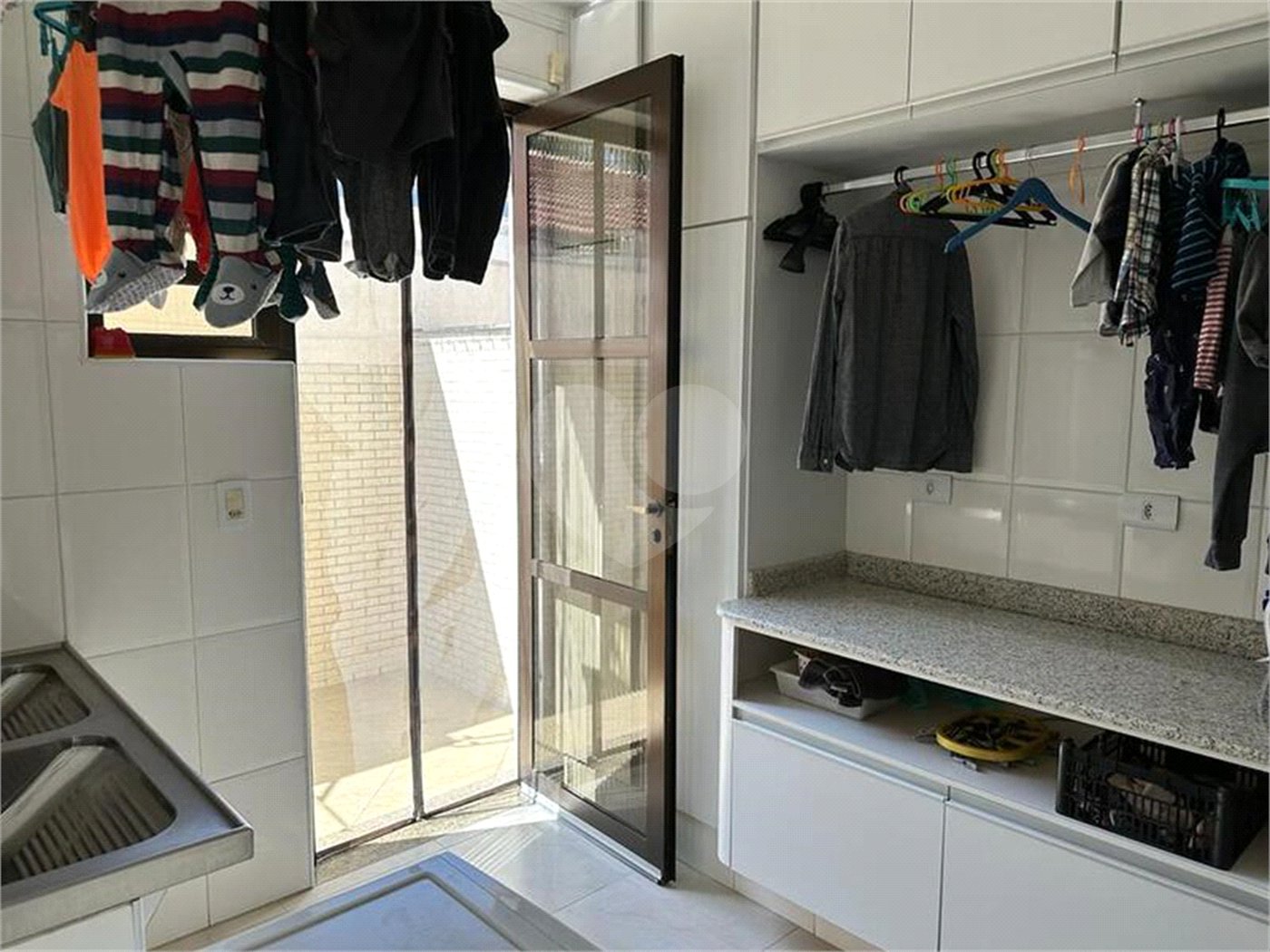 Sobrado com 5 dorm. sendo 2 suites