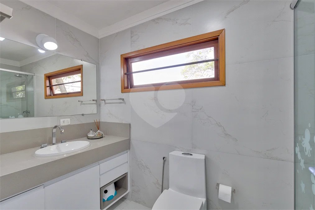 Casa à venda no Brooklin Velho, reformada e com piscina.