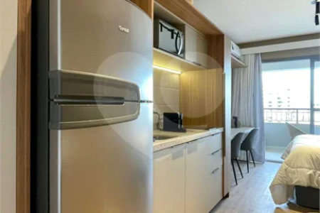 Apartamento mobiliado no Planalto Paulista com 1 dormitório e varanda.