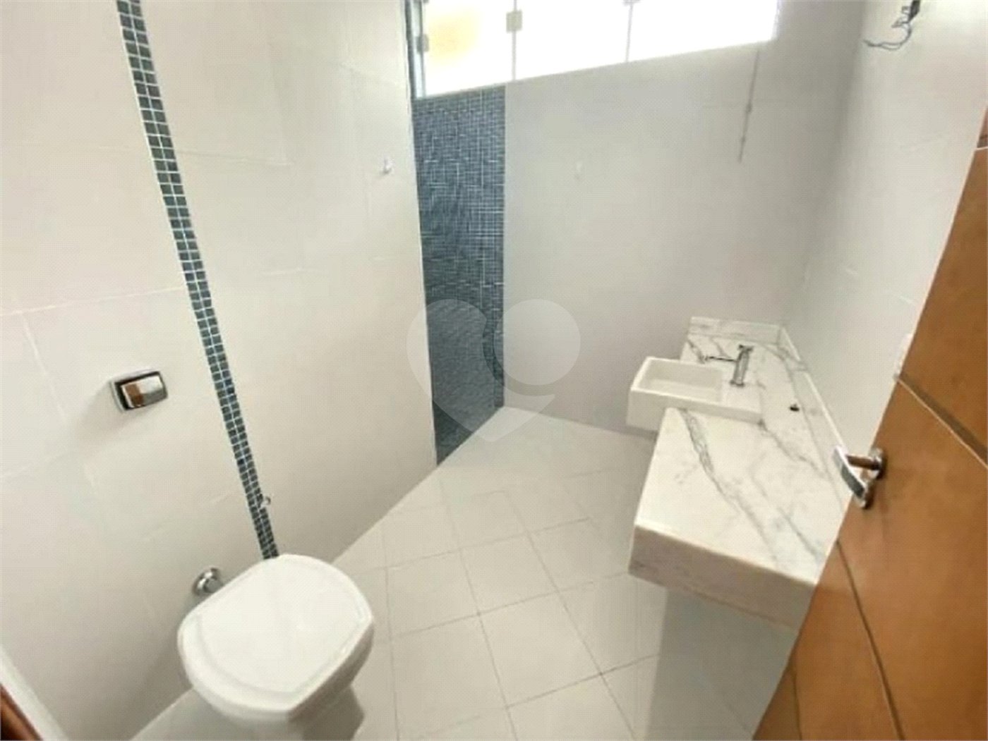 Casa à venda com 3 dormitórios, sendo 1 suite e ampla área de lazer no Jardim Brasil