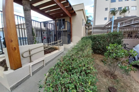 Apartamento no Condomínio Mont Vernon .