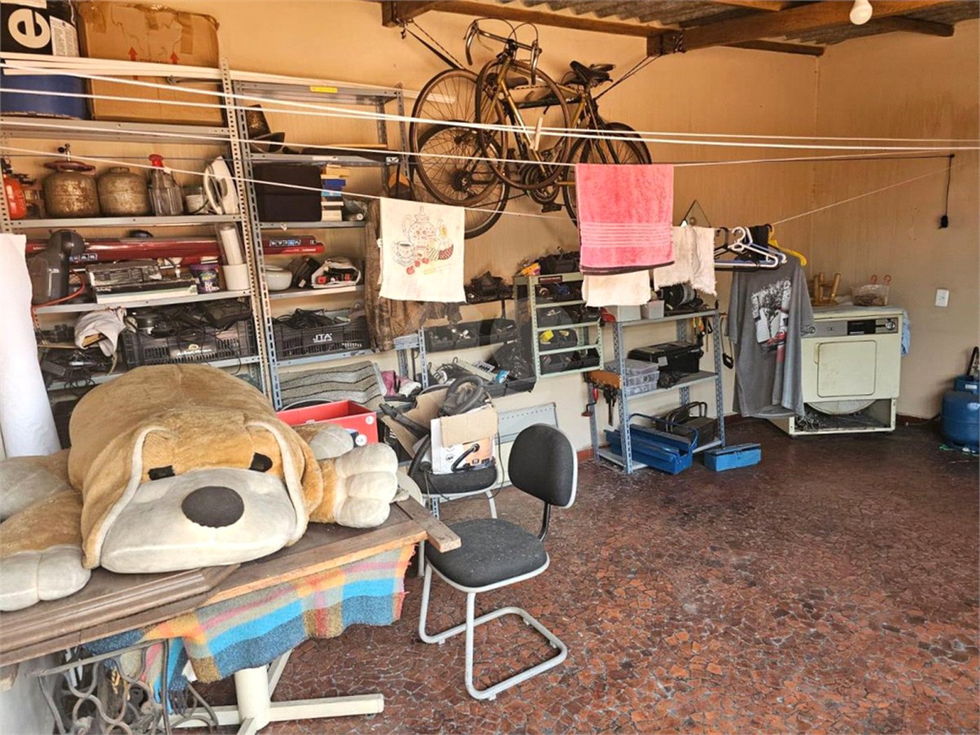Casa Térrea na Vila Formosa de 233m2 com 3 dorms, 1 suíte, 3 banheiros e 4 vagas. Estuda permuta.