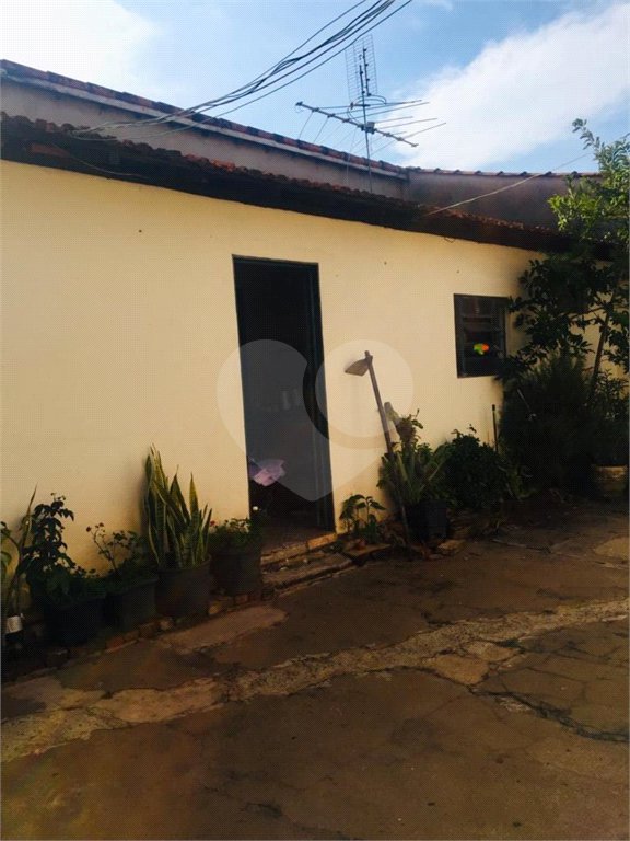 Casa térrea no Jardim Bandeirantes.