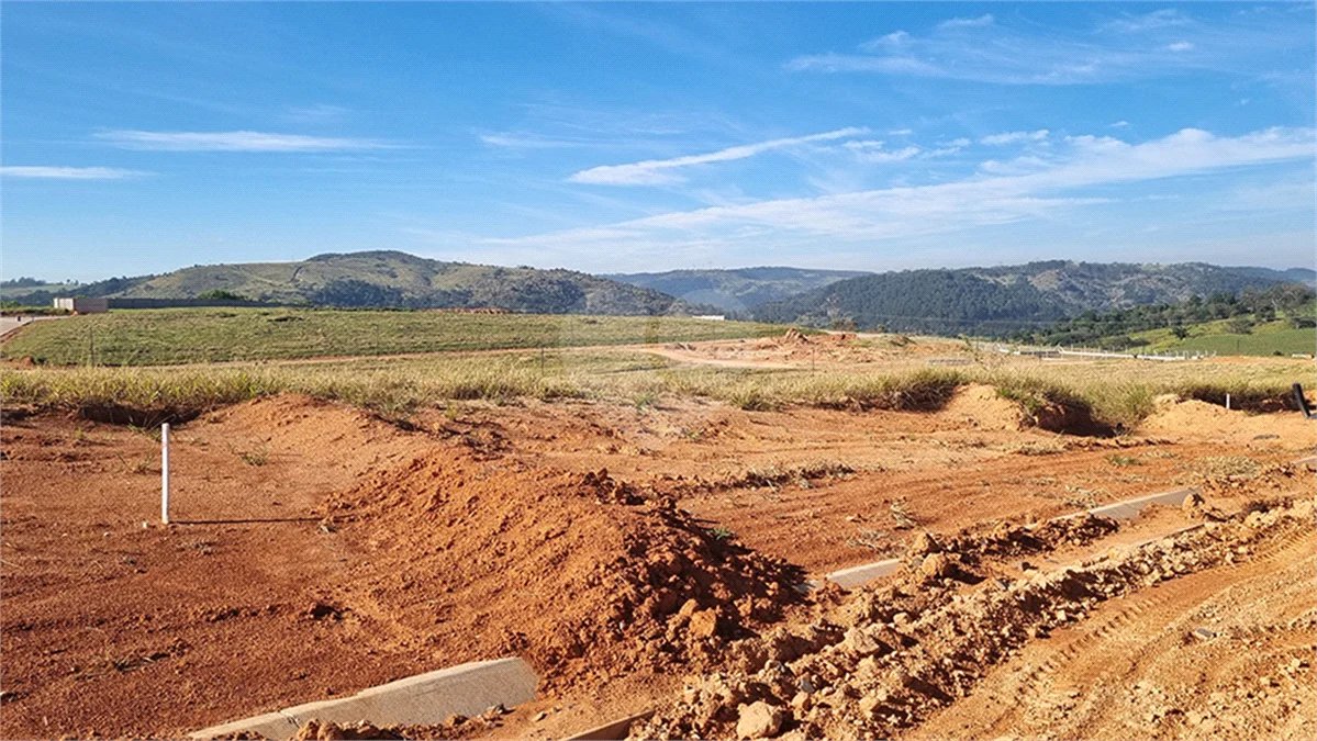 Lote de 600 m² com Potencial de Vista e Localização Reservada no Santana da Lapa – Joaquim Egídio