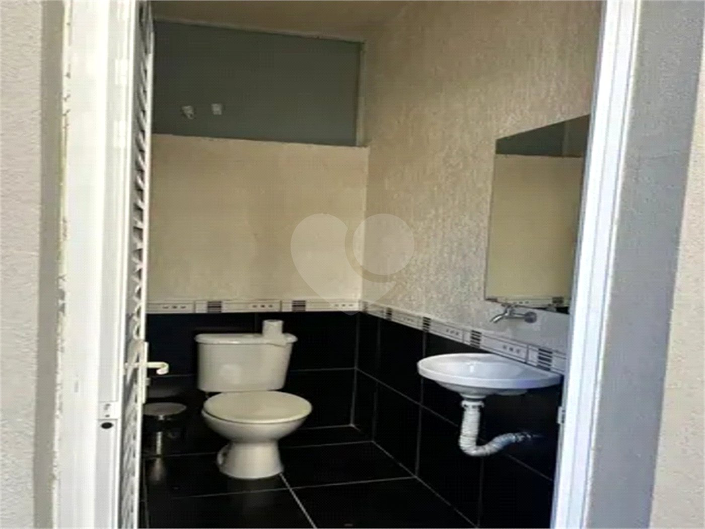 Vende se Uma Casa / Terreno Maravilhosa e Aconchegante!!!
