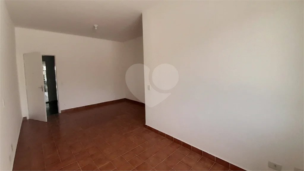 Apartamento de 1 quarto, no térreo, com garagem, para locação no Cambuci