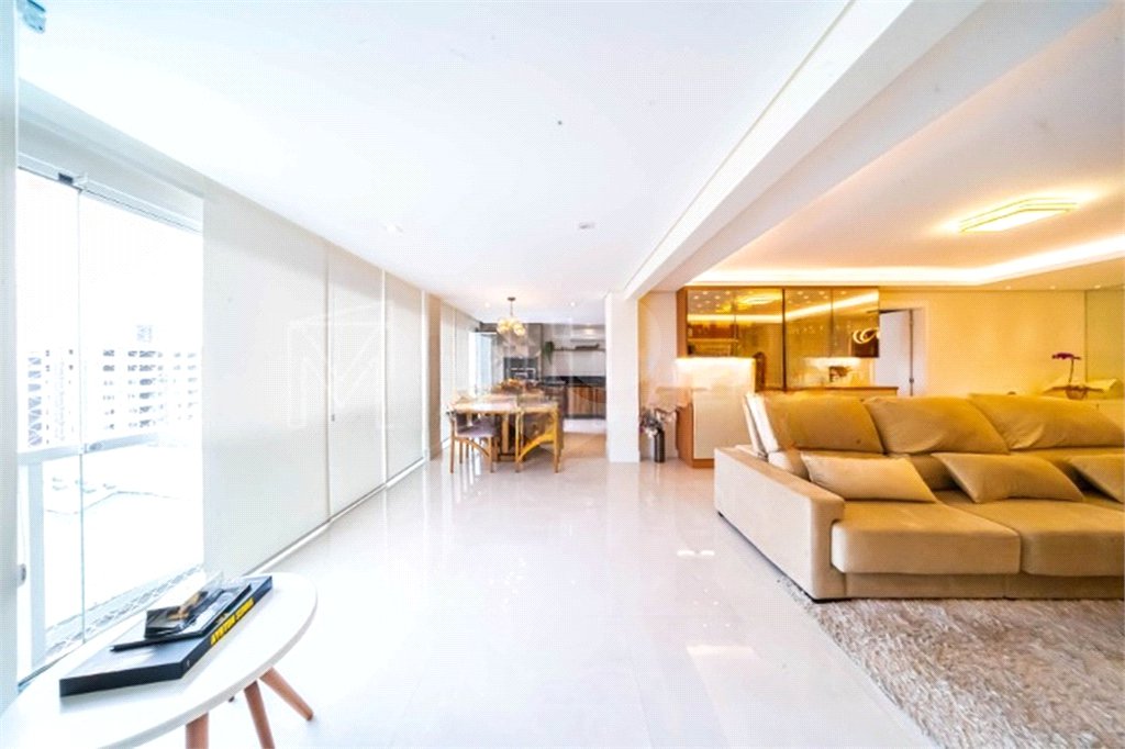 Apartamento na Mooca com 204m² com sacada gourmet com 4 suítes e 4 vagas condominio clube Aceita Permuta
