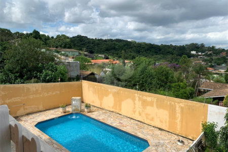 Casa ampla à venda no Vale das Flores em Atibaia