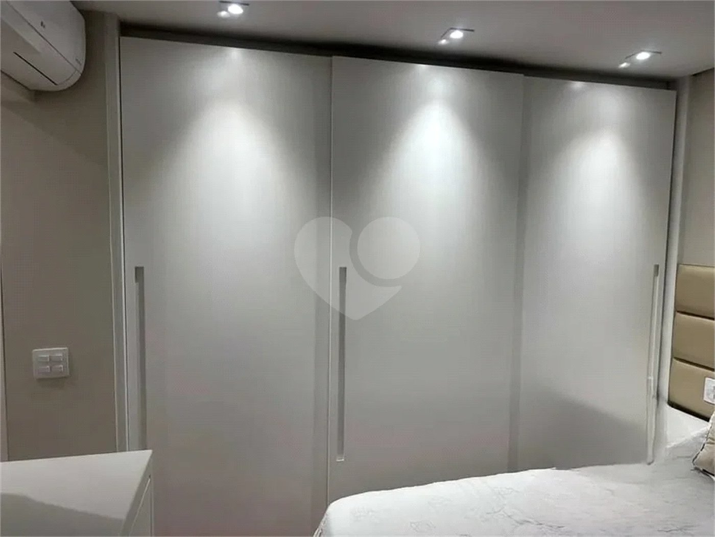 Aptº venda Mooca, 149m², andar alto, 4 dorms, 3 suítes, 2 vagas, varanda gourmet, ar condicionado.