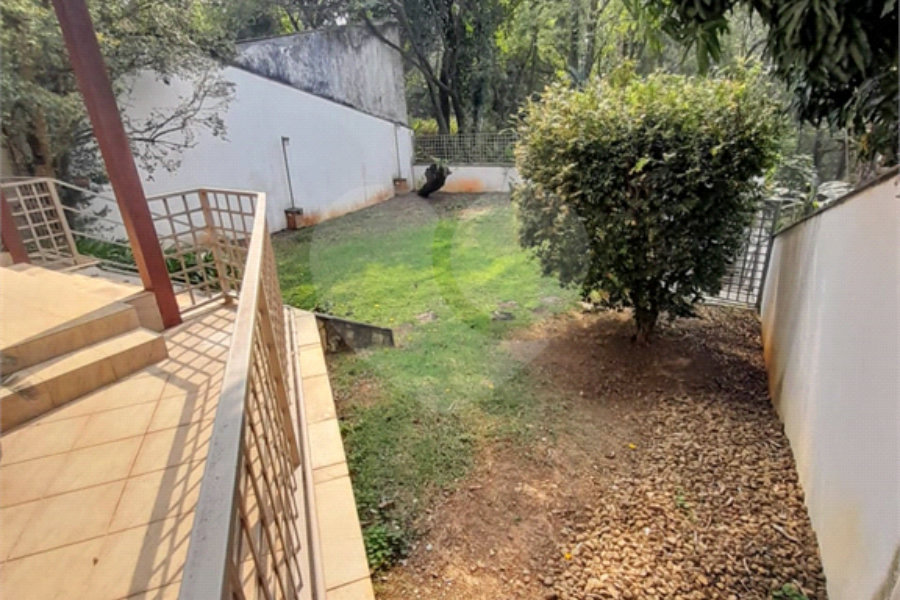 3 AMPLAS SUITES MAIS ECRITORIO MUITO VERDE E AMPLO QUINTAL