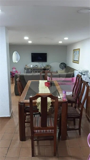 IMÓVEL COM SOBRADO + OUTRA CASA NO TERRENO, ÓTIMA PARA RENDA OU FAMÍLIA GRANDE
