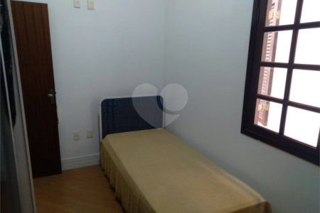 Sobrado espaçoso e bem localizado