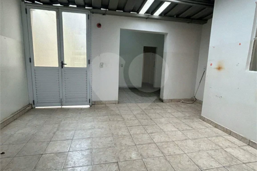 Excelente sobrado para comércio ou residência na Vila Santa Catarina