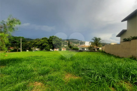 Lindo terreno de 450m², localizado no Condomínio Vilaggio Caprirccio