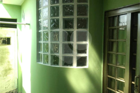 Casa térrea no Loteamento Habitacional São Carlos 1, sendo 3 Dormitórios e 1 suíte