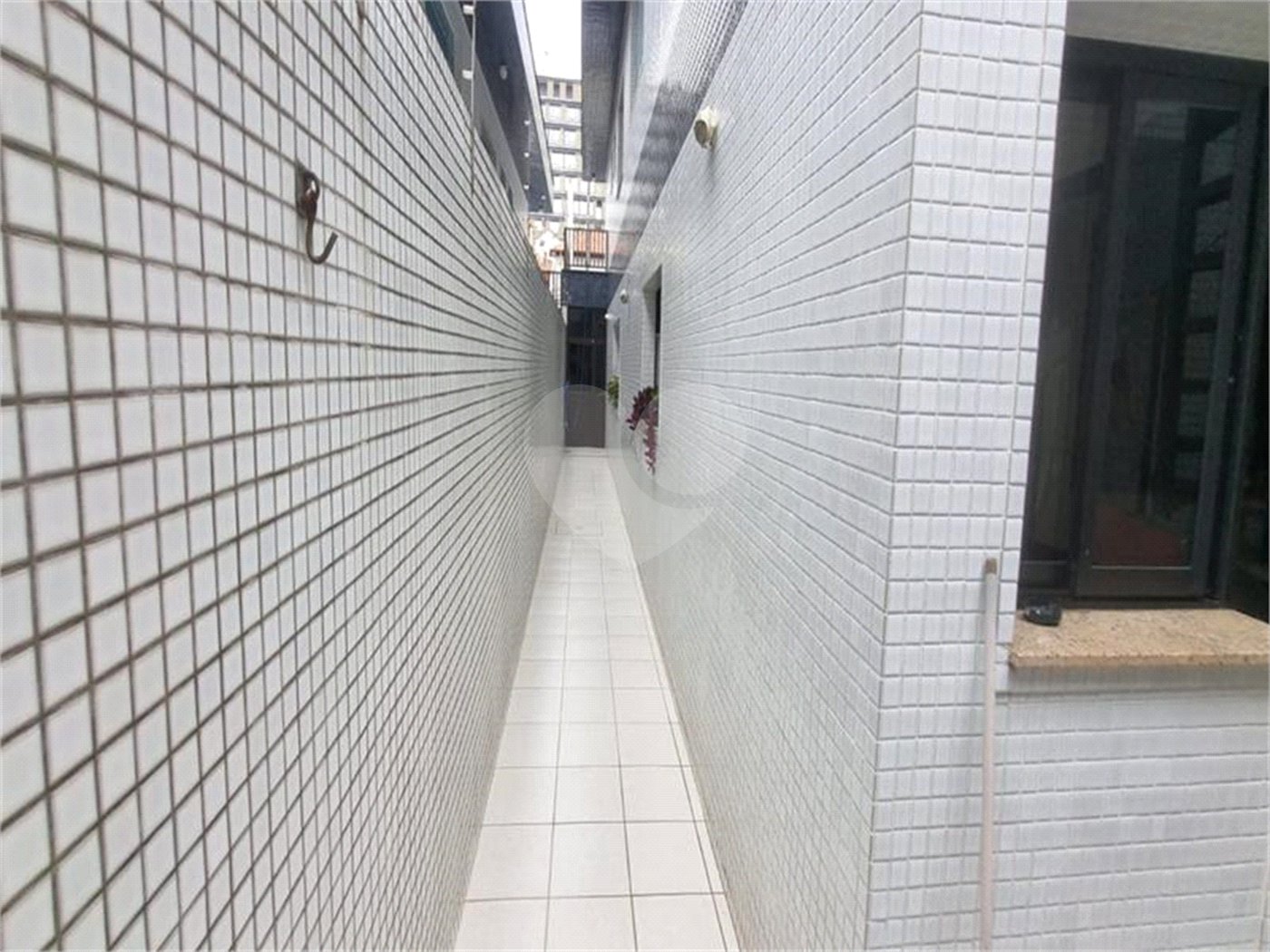 Sobrado à Venda na Aclimação - 150 m² - 2 Salas, 3 Dorms, 2 Vagas.