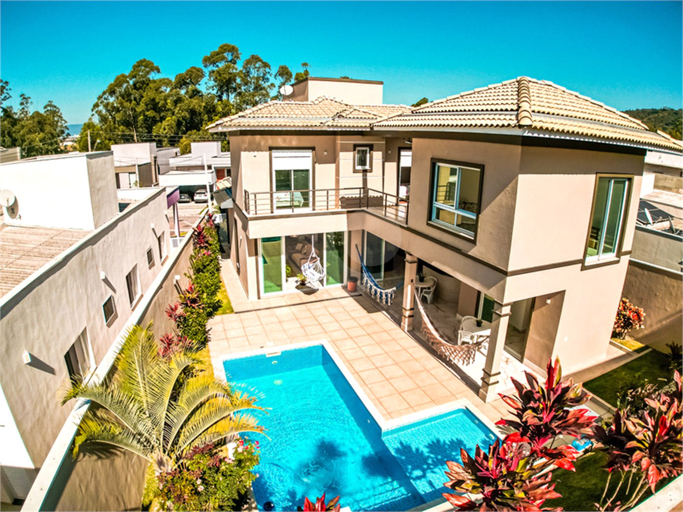 Sobrado à venda em Itupeva – 421,80 m² de terreno – 254,28 m² de área construída – 3 dormitórios – 4 banheiros – 4 vagas de garagem