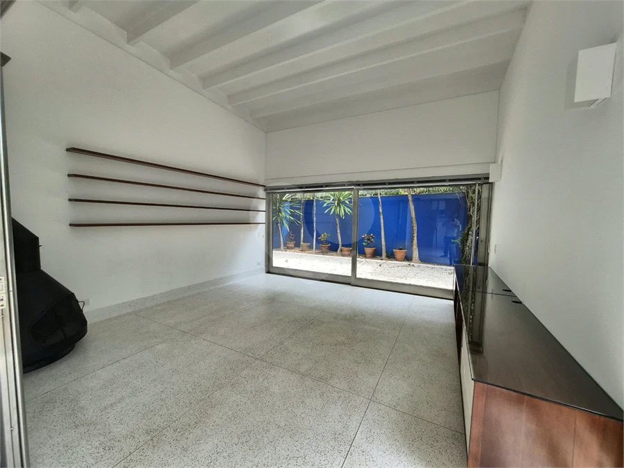 Casa a venda ou locação no Tamboré 1