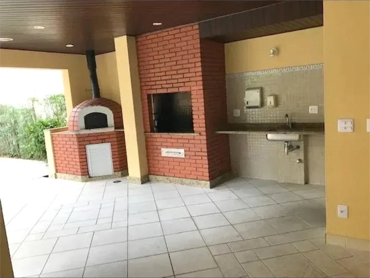 Linda casa em condomínio fechado – conforto, espaço e sofisticação!