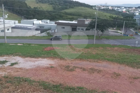 Terreno Exclusivo no Condomínio Santa Isabel 2 em Aclive