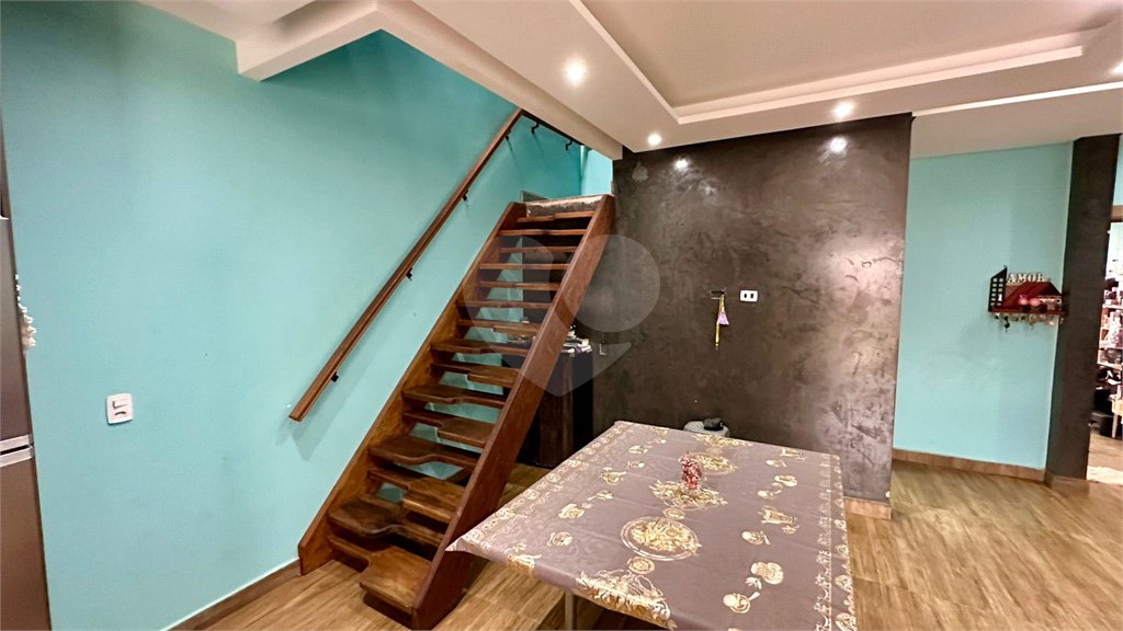 Sobrado a venda com 3 dormitorios sendo 1 suite com closet e varanda no bairro Arcoville