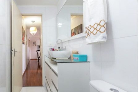 Apartamento na Mooca de 2 dormitórios, sala cozinha e banheiro, com portaria, academia e portaria.