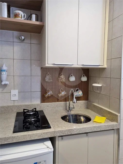 Apartamento tipo kit net á venda centro de Indaiatuba, sem vaga de garagem.